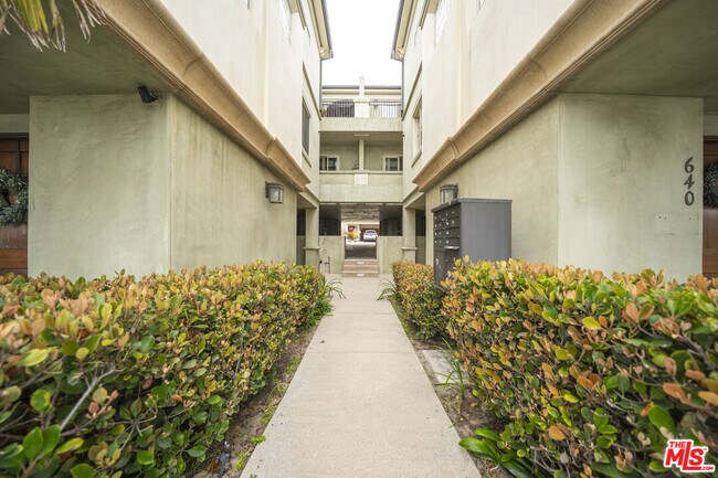 Building Photo - 642 Hermosa Ave