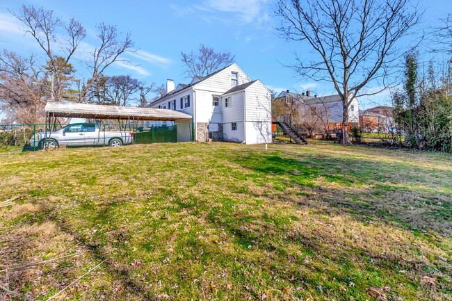 Building Photo - East Nashville Cottage with Fenced Yard, 2...