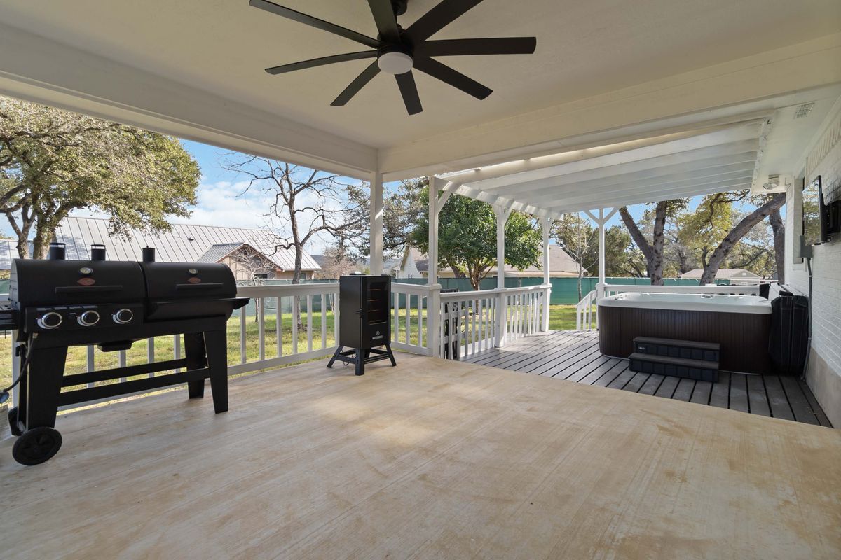 Building Photo - 107 Oak Crest