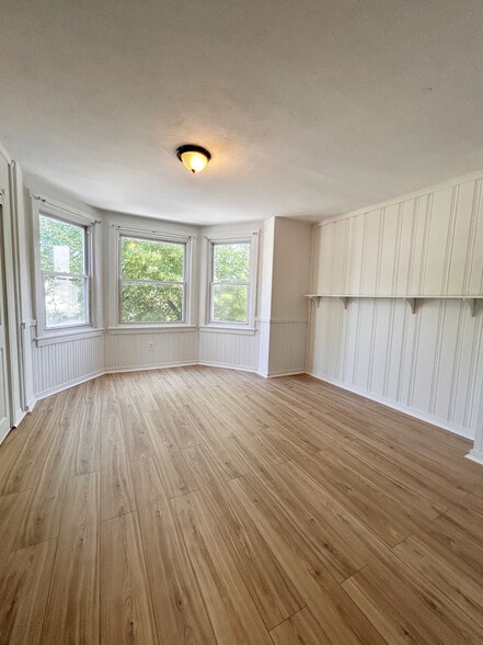 Building Photo - 2524 Bonaffon St