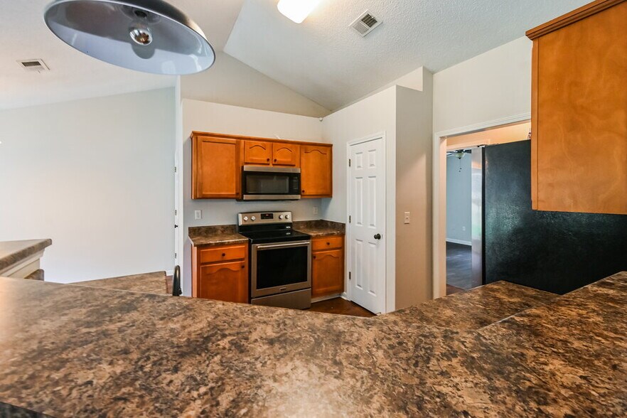 Building Photo - 8161 Loden Cove