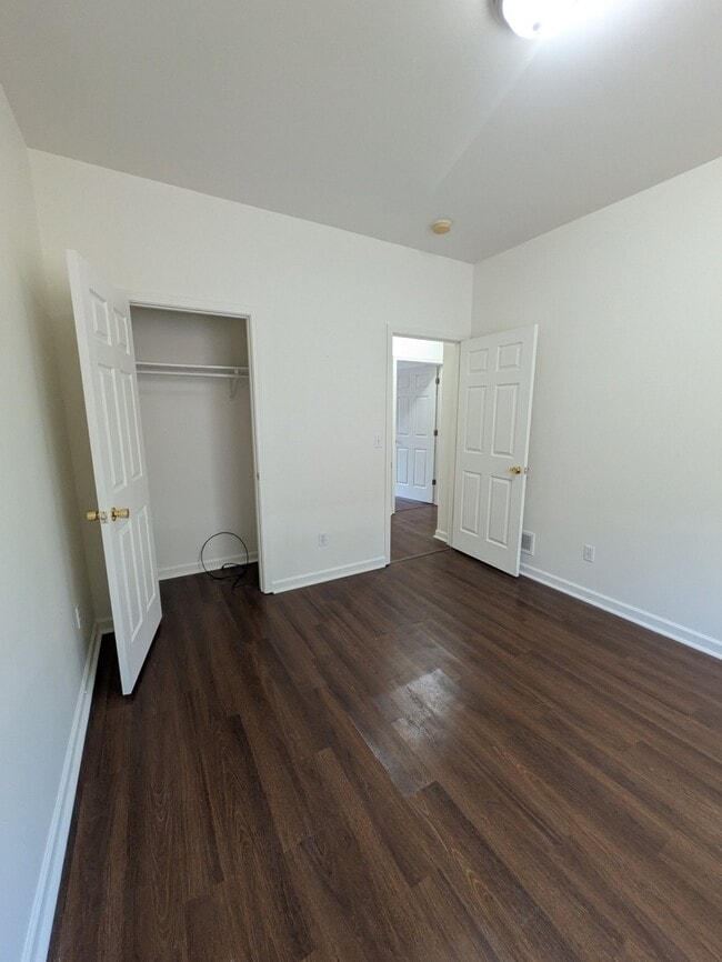 Building Photo - 440 Robbe Ave