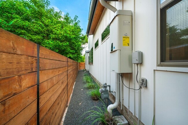 Building Photo - 4313 Banister Ln