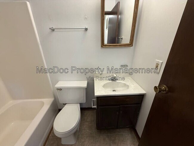 Building Photo - 5145 Cottonwood Ct
