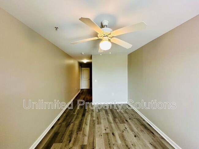 Building Photo - 376 S Kerr Ave