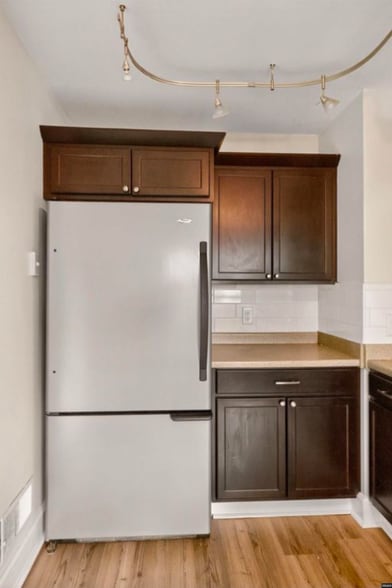 Building Photo - 304 S Poplar St