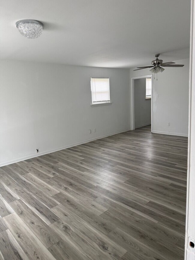 Building Photo - Affordable Town home