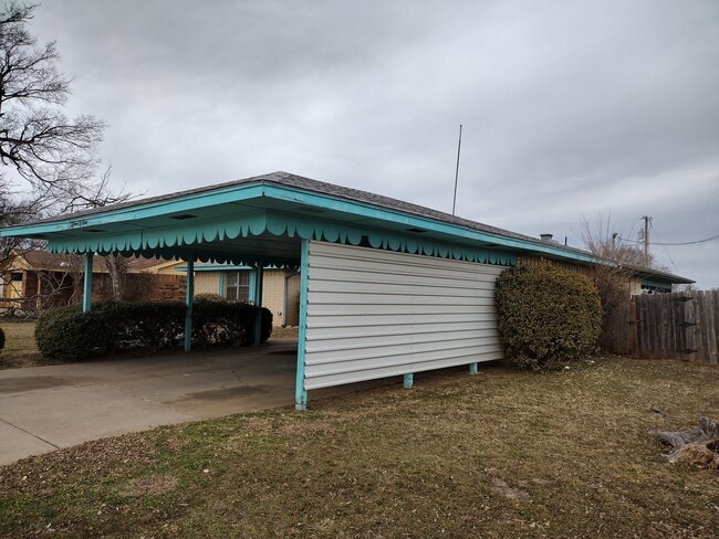 Building Photo - 1501 SW Monroe Ave