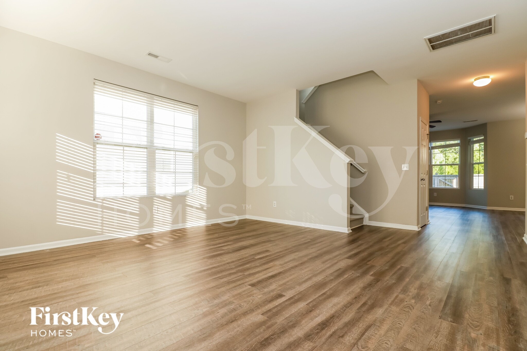 Building Photo - 426 Village Park Dr