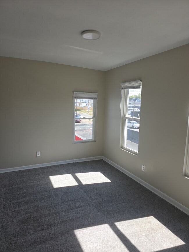 Building Photo - 771 Parsons Ave