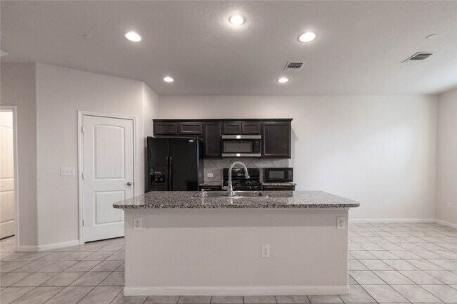 Building Photo - 2880 Donnell Dr