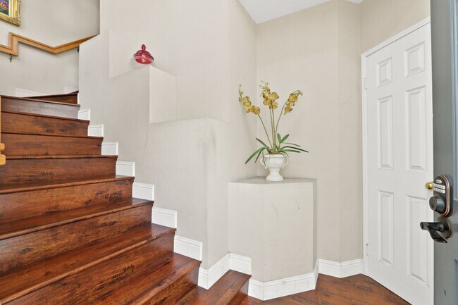 Building Photo - Beautiful Orange County Condo! Must See