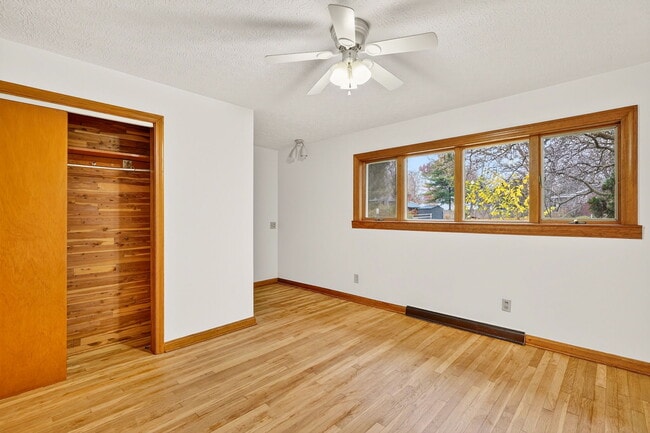 Building Photo - 3637 Sunset Dr