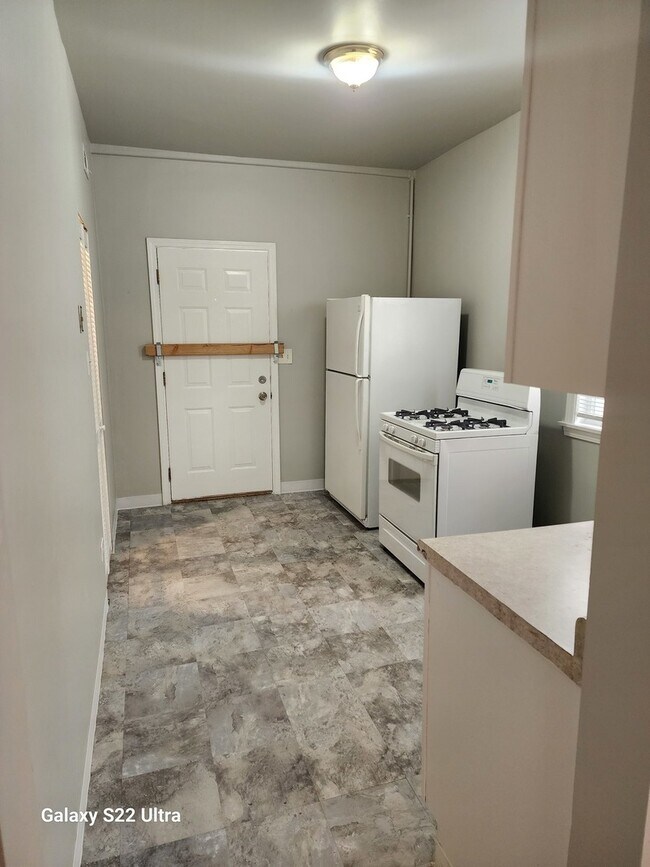 Building Photo - 7823 S Evans Ave