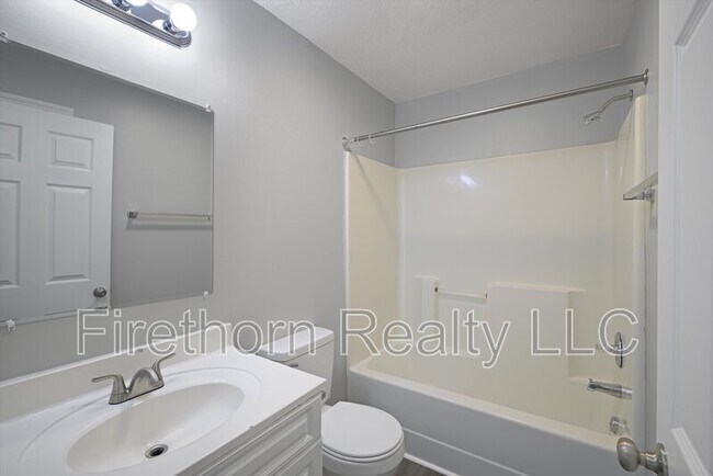 Building Photo - 2140 Veterans Dr