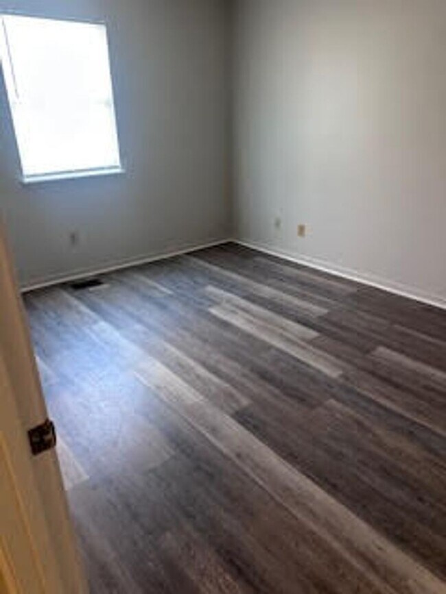 Building Photo - 1516 Kraft Ave
