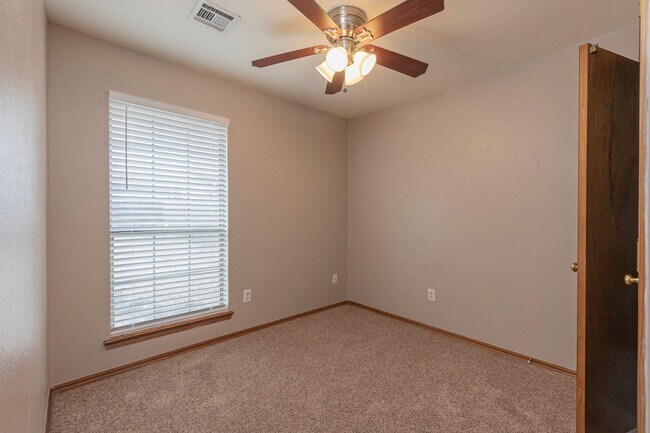 Building Photo - 810 Delmar Cir