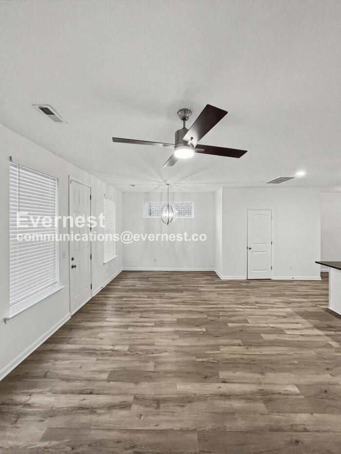 Building Photo - 2656 Lakevilla Dr