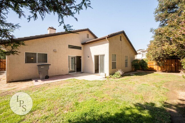 Building Photo - North Fresno Home in CUSD, 3BR/2BA, Beautiful Updates - Lots of Amenities!