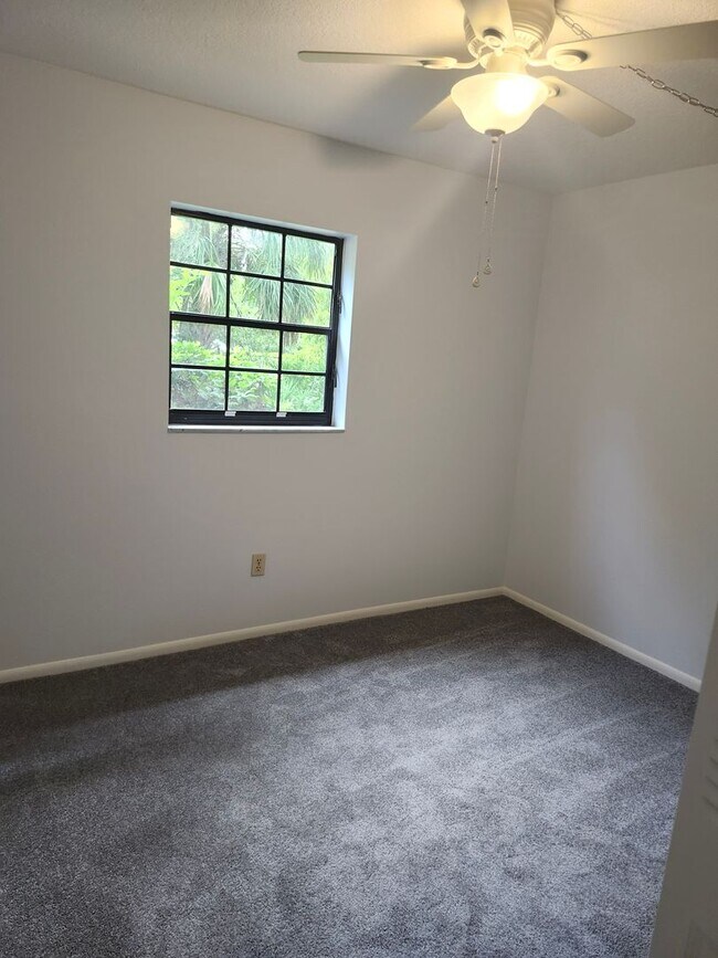 Building Photo - Oak Forrest 55 and older Condominium FOR R...
