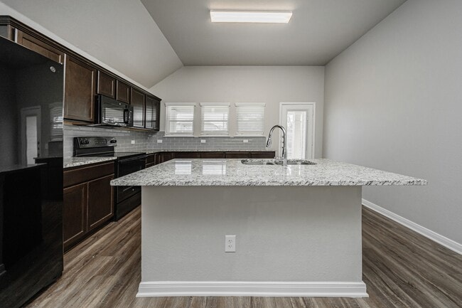 Building Photo - 623 Hollyhock Dr
