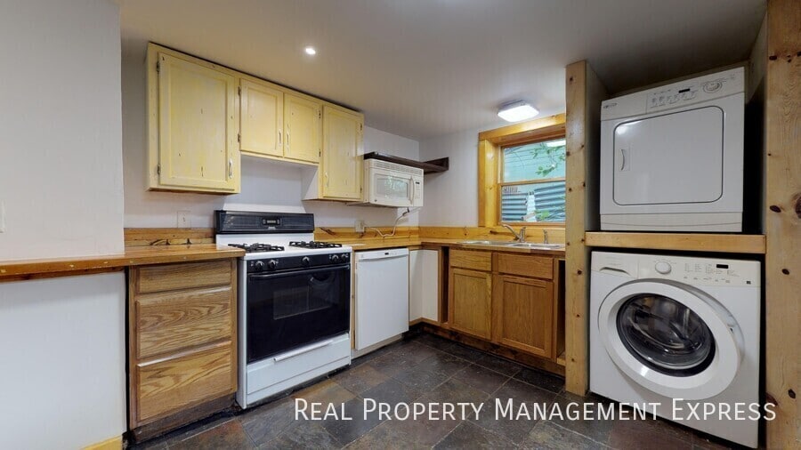 Primary Photo - 2 Bedroom 1 Bathroom Apartment near August...