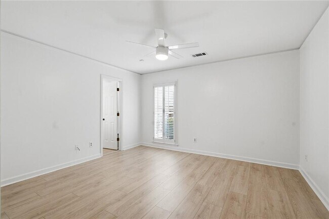 Building Photo - 330 Carybell Ln