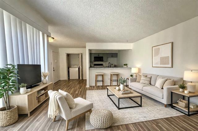 Building Photo - 9813 Walnut St