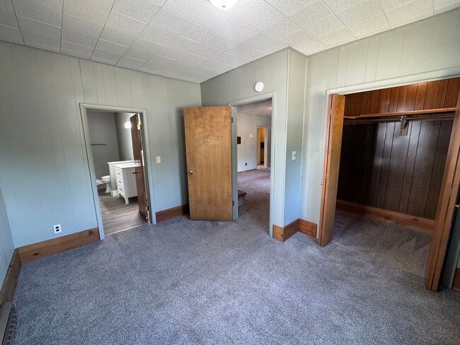 Building Photo - Incredible Downtown Location - 3 BR Home j...