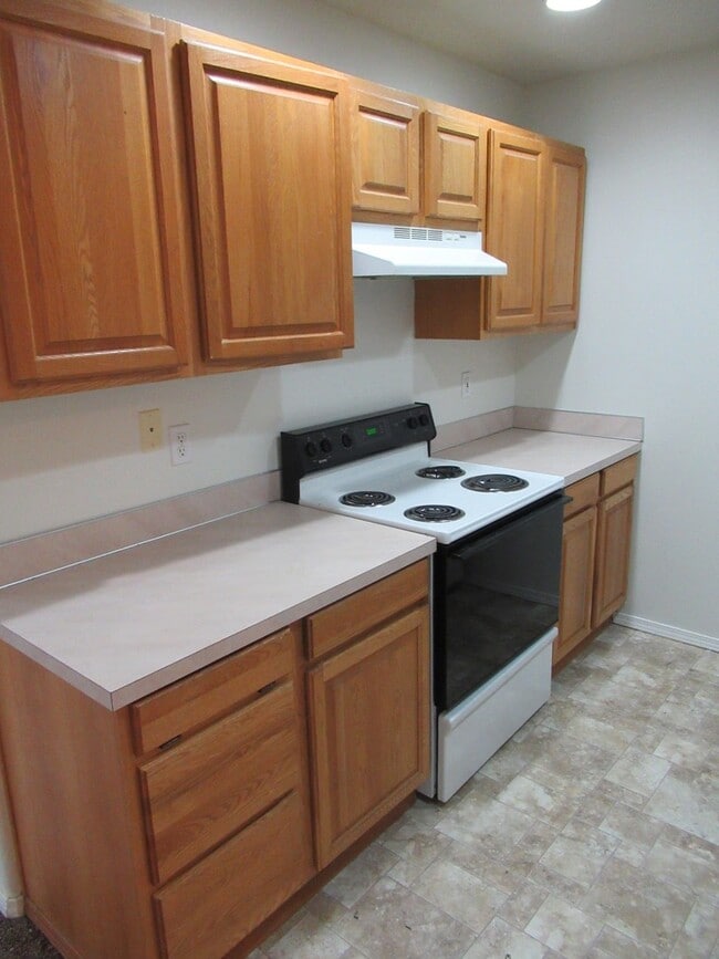 Building Photo - Large Three Bedroom Duplex in Keizer!