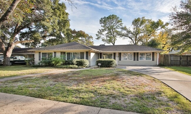 Primary Photo - 4809 Saxon St