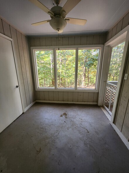 Building Photo - 4000 Riverlook Pky SE