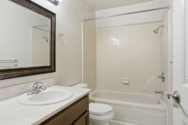 Building Photo - Gated Madonna Vista Community!