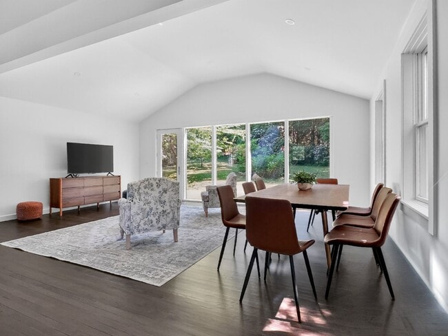 Building Photo - 1 Month Free | Luxury 3BR Home in Prospect Hill