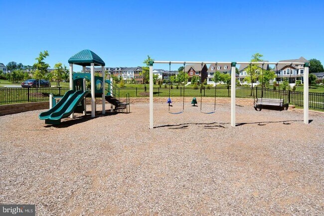 Building Photo - 13336 Redspire Dr