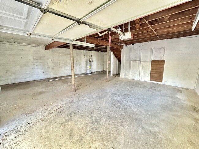 Building Photo - 1930 Granville Ave