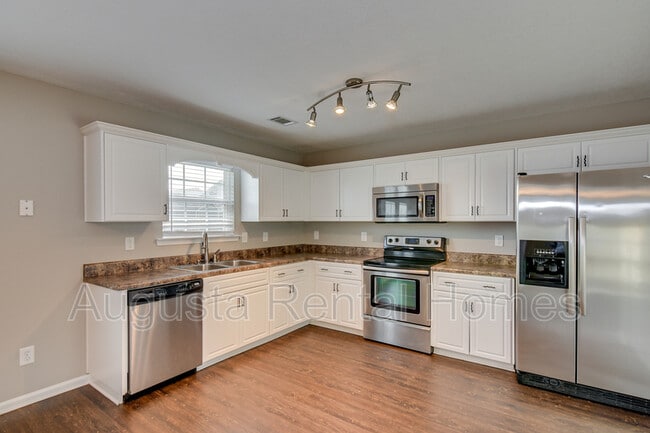 Building Photo - 733 Keyes Dr