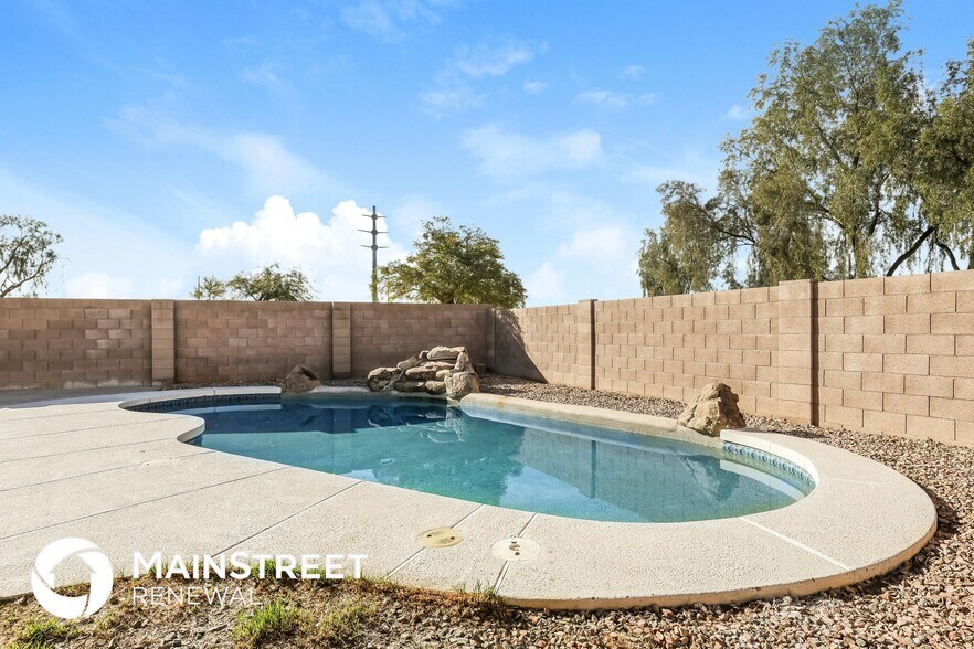 Building Photo - 10845 W Monterosa St