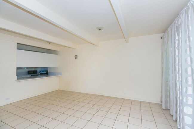 Building Photo - Tropic Garden Townhouse 2b1.5b1pkg