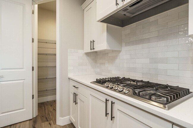 Building Photo - 8989 N Kale Cir
