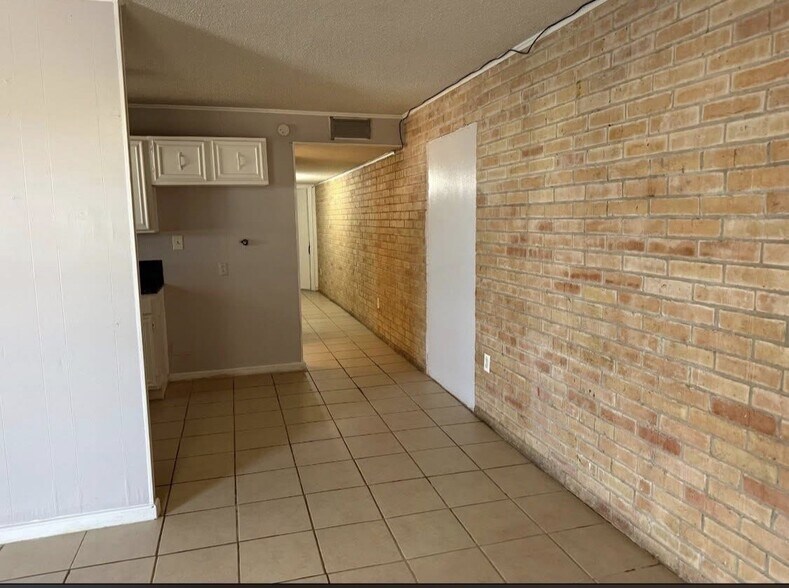 Building Photo - 1308 N McColl Rd