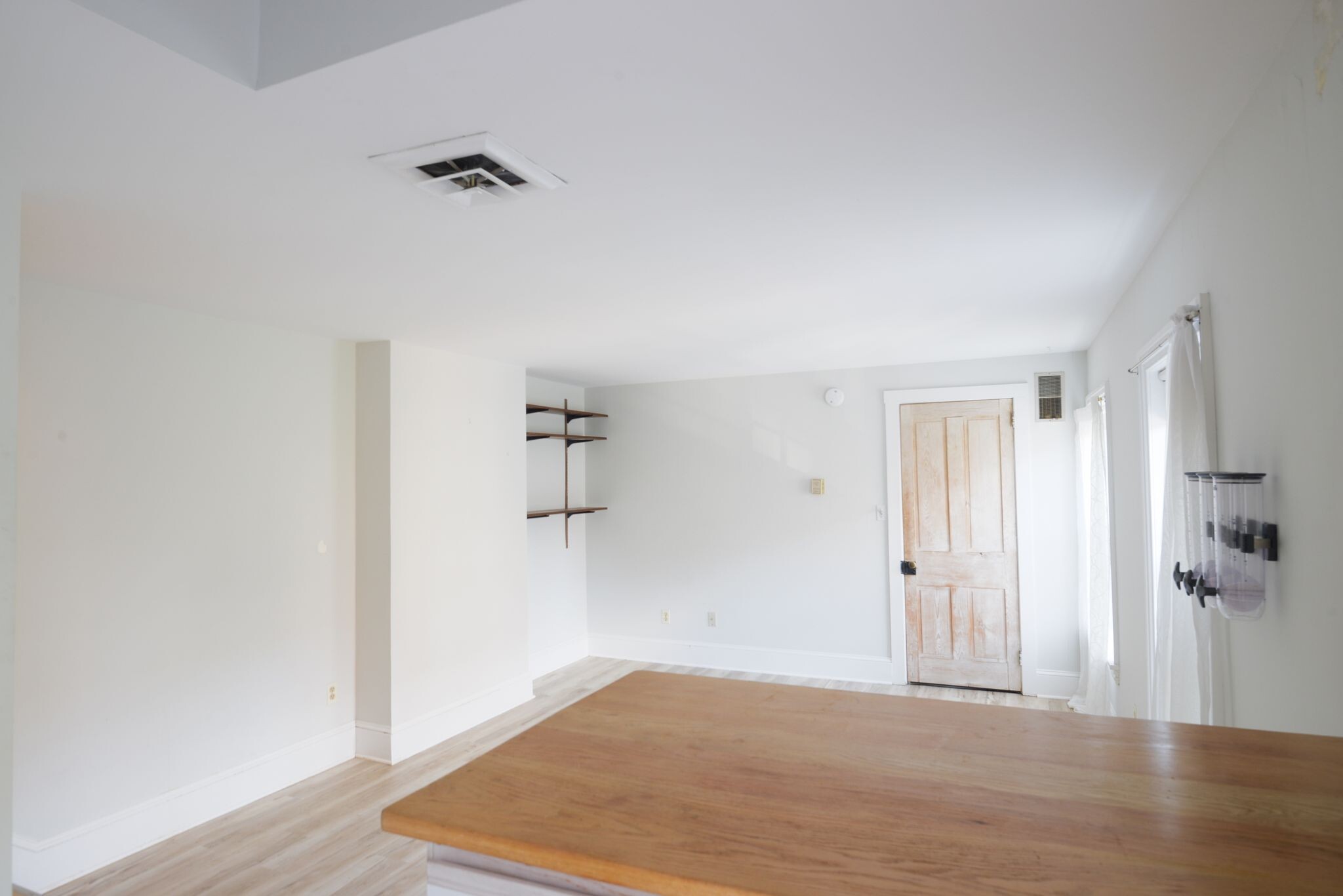 Building Photo - 1203 Delaware Ave