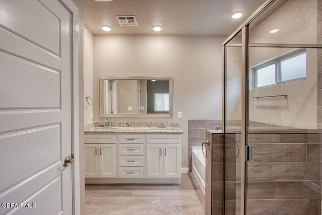 Building Photo - 14929 Tierra Crystal Ave