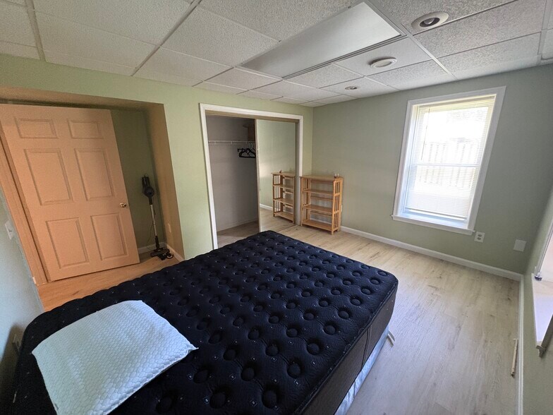 Building Photo - 7 Stardust Ct