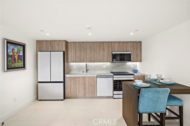 Building Photo - 200 Alta Vista Way