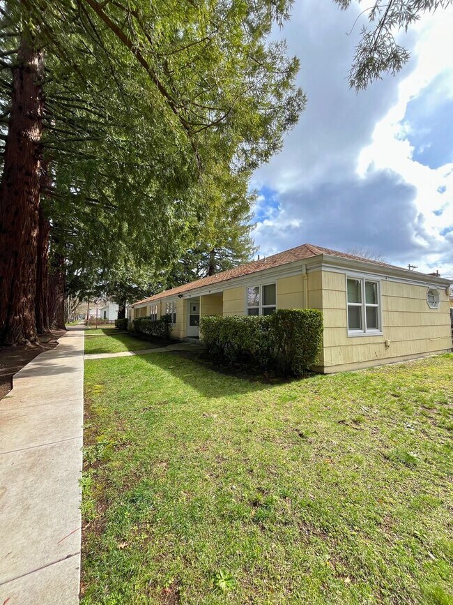 Building Photo - (PEA 414) 10th & Lawrence ~ 1 Bed/1 Bath
