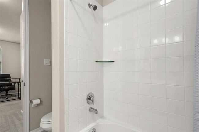 Building Photo - 2302 Sweet Bay Dr