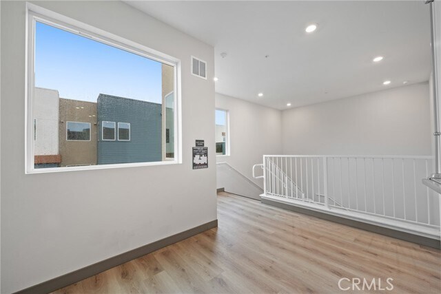 Building Photo - 185 Sash