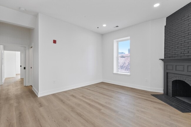 Building Photo - 713 Market St