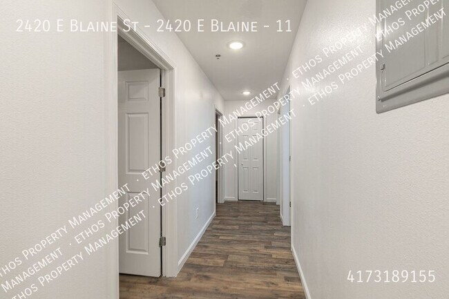 Building Photo - 2420 E Blaine St